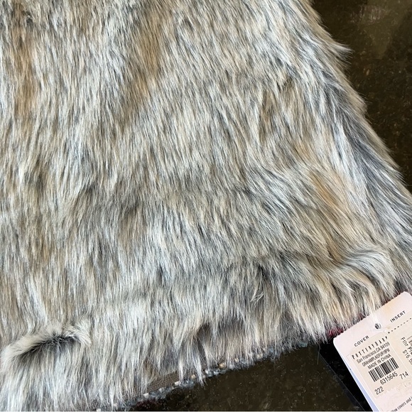 New Pottery Barn Graham Plaid Faux Fur Back Pillow Cover, Grey White Red Plaid - Picture 13 of 16